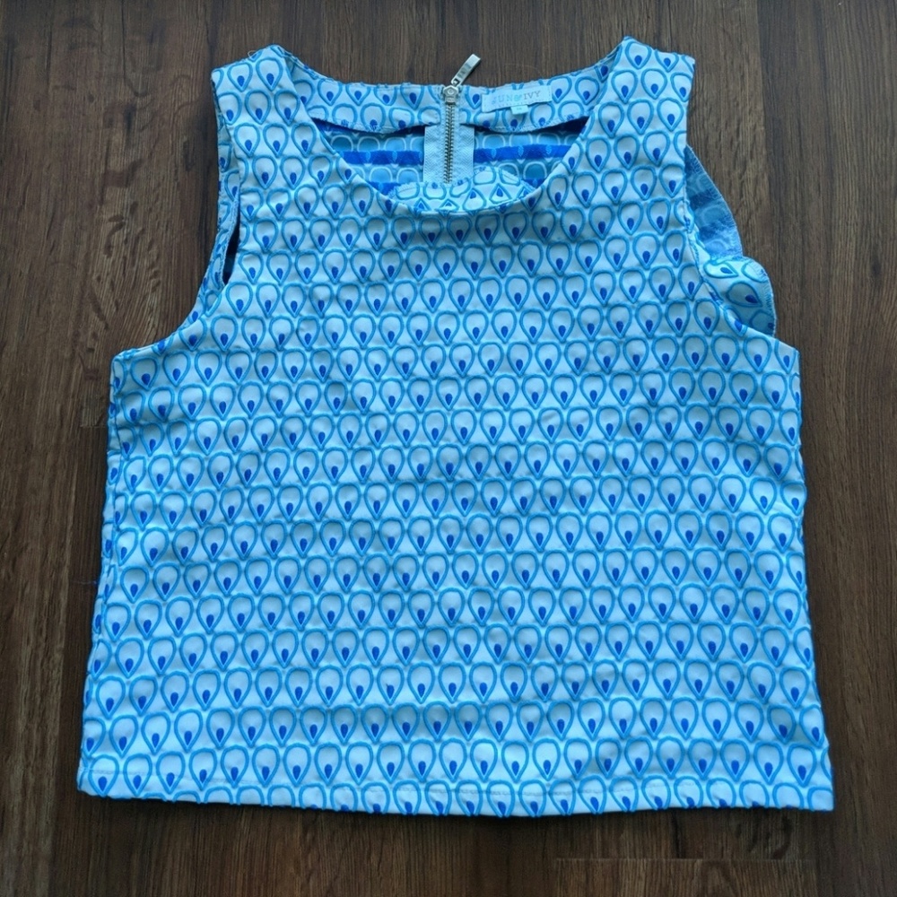 Franceacas light blue crop top.